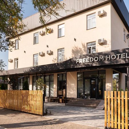Freedom Hotel Bishkek Ngoại thất bức ảnh